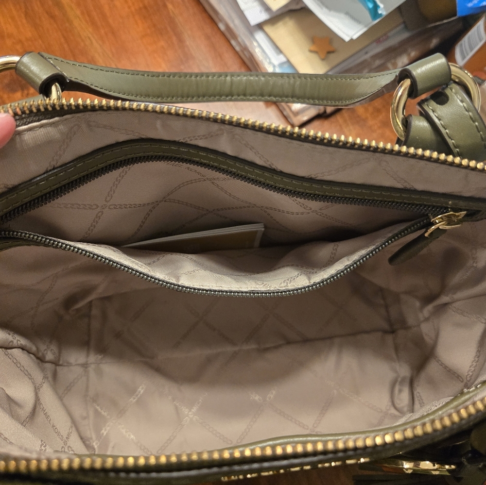 Michael Kors Olive Green Signature Tote Bag With Matching Phone Wallet - Picture 12 of 13
